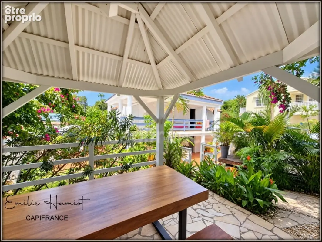 A vendre - Fort de France Quartier Didier -  Villa T6 avec jardin, terrasse, carbet et piscine - photo 2