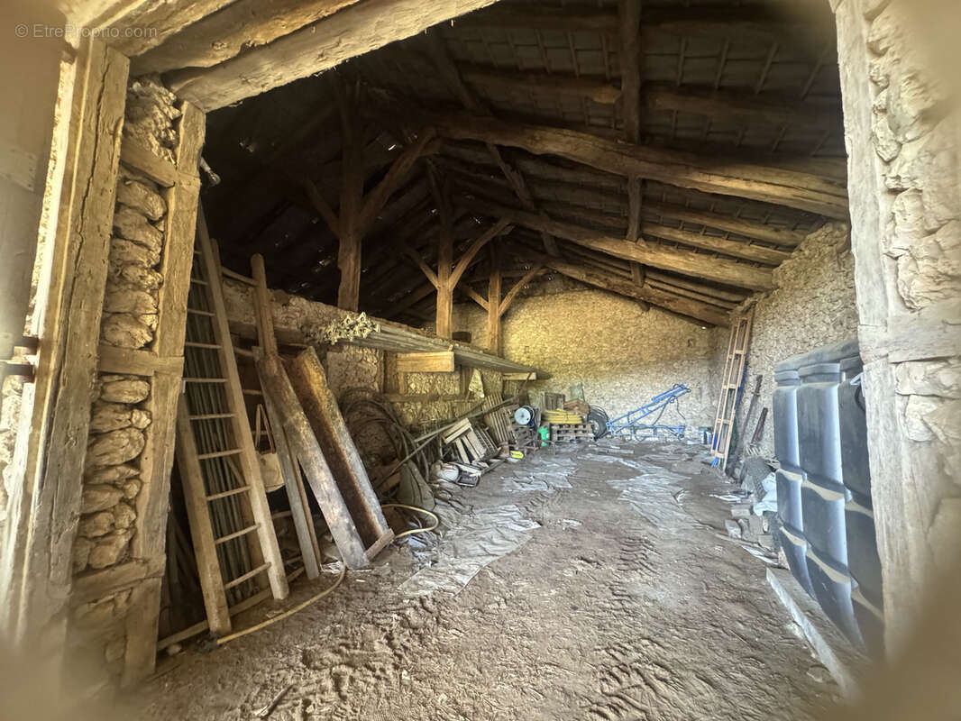 Maison à SAINT-NAZAIRE-DE-VALENTANE