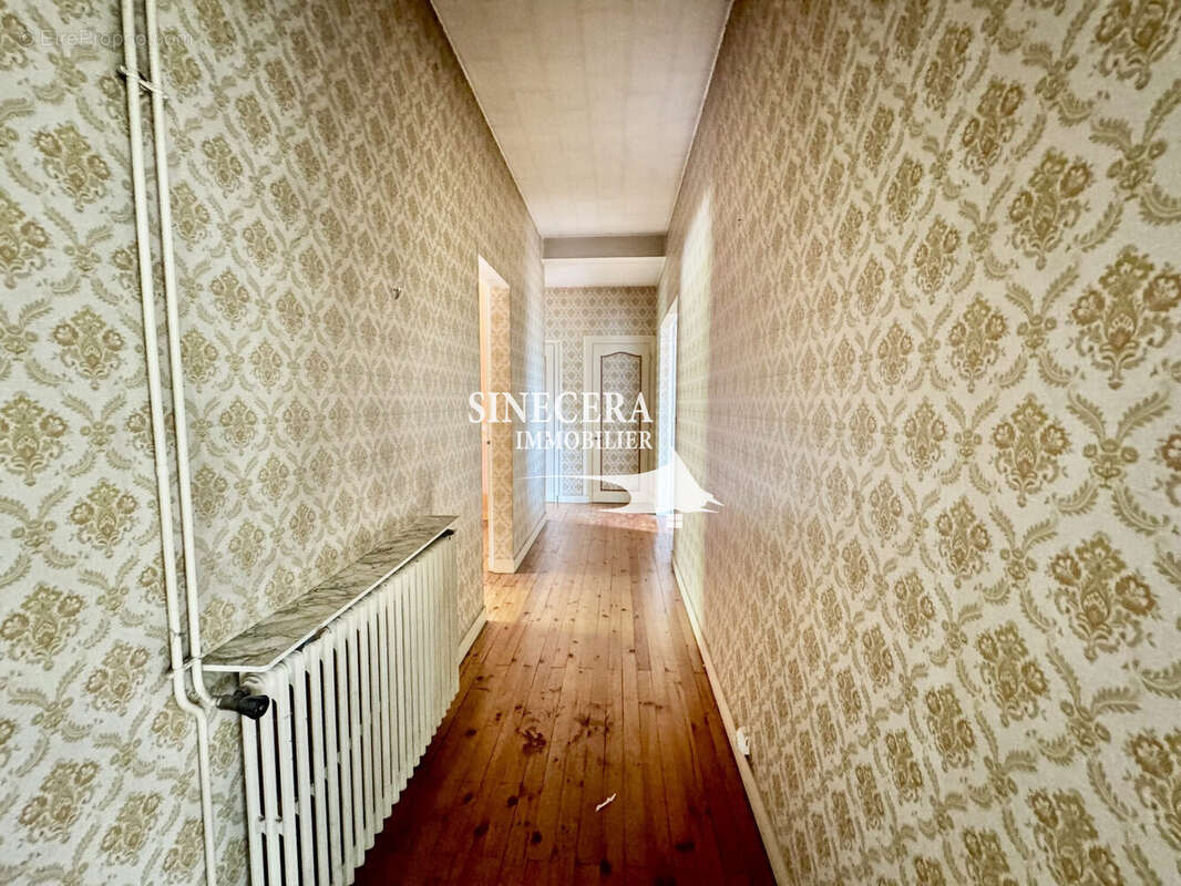 Commerce à MOULEYDIER