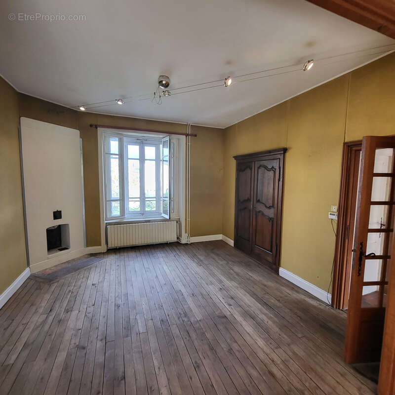 Maison à RIOM-ES-MONTAGNES