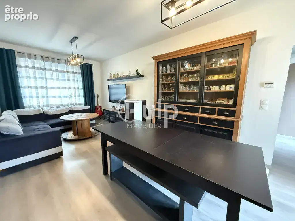 Semi individuelle - 3 chambres - jardin - 2 garages - centre ville - photo 3