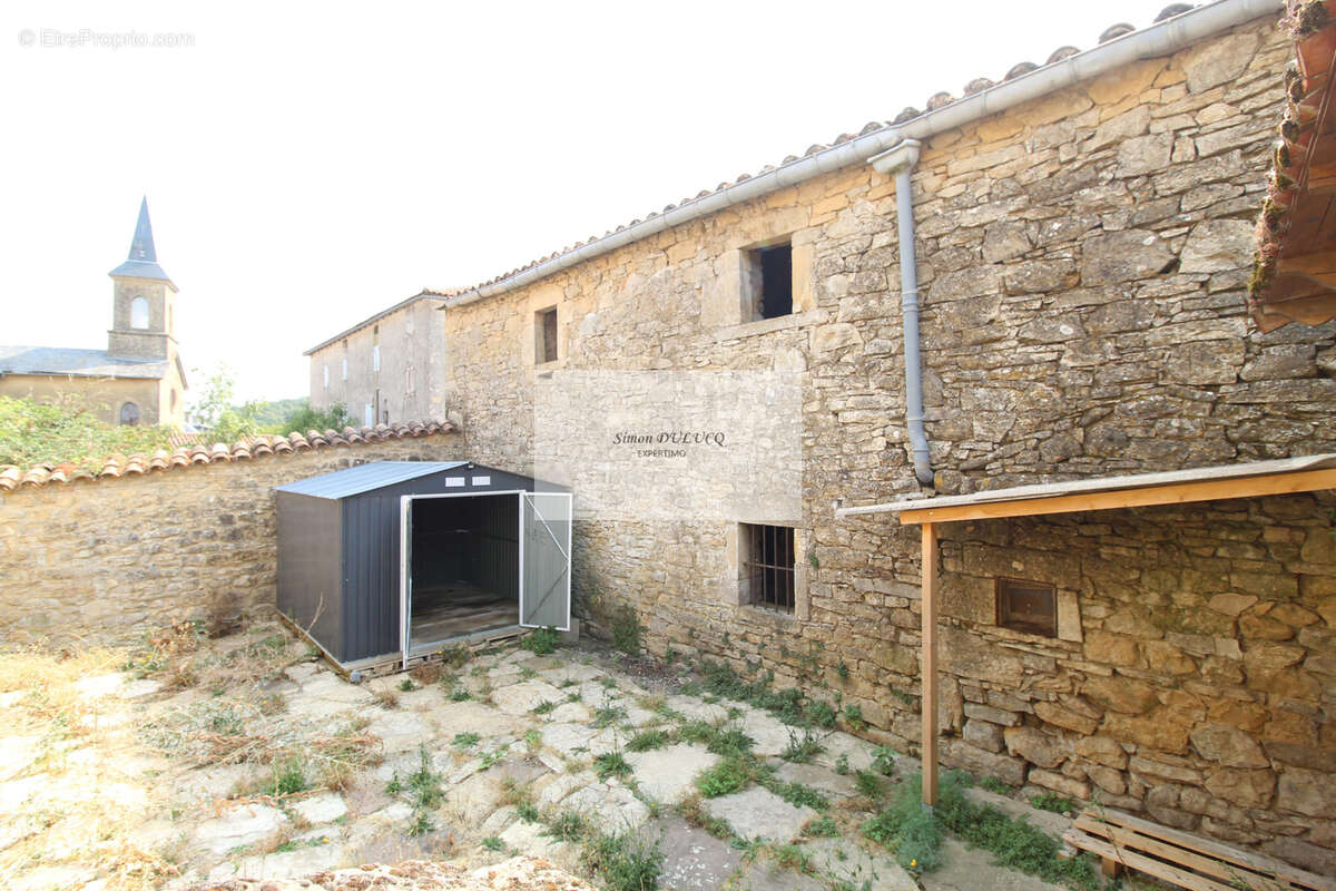 Maison 170 m2 scindee en 2 logements avec cour et cave - photo 2