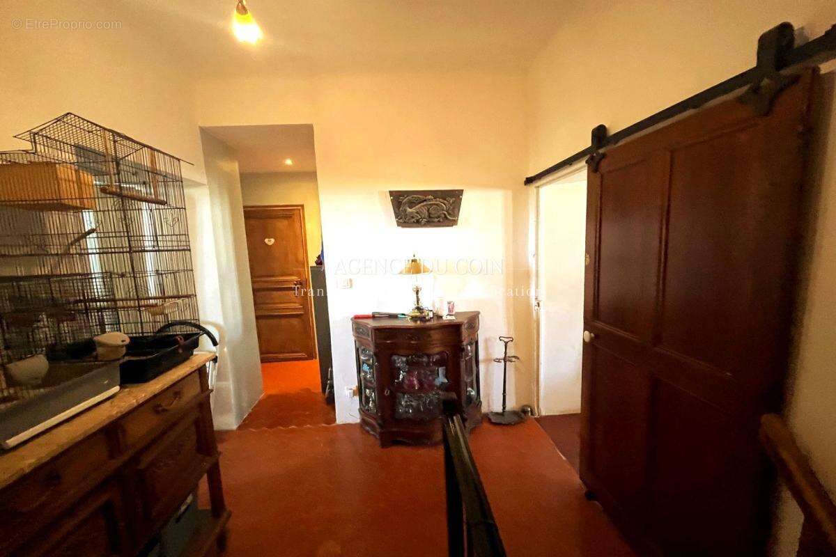83490 LE MUY – RARE !! Appartement 3ch dans maison de maître - photo 8