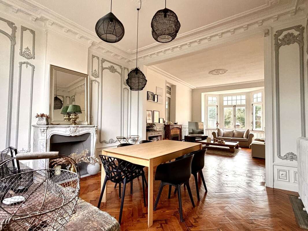 Maison à QUIEVRECHAIN