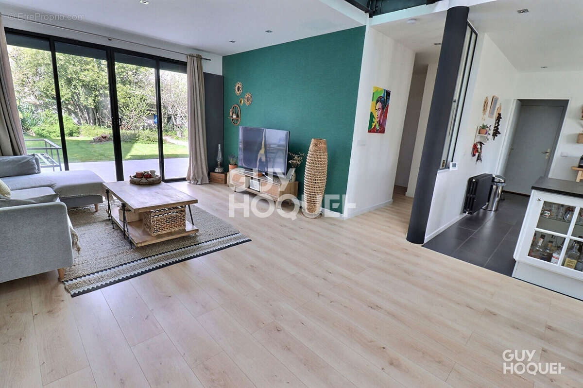 Maison à SAINTE-GENEVIEVE-DES-BOIS