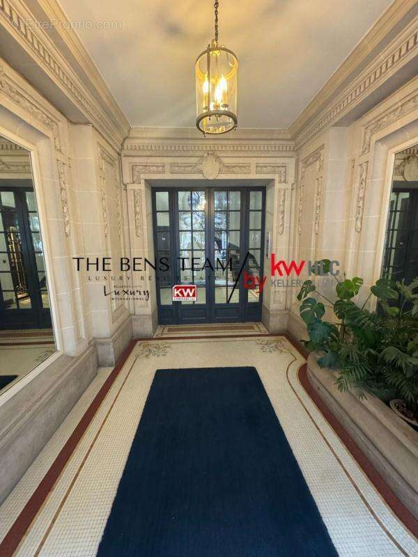 Appartement à PARIS-16E