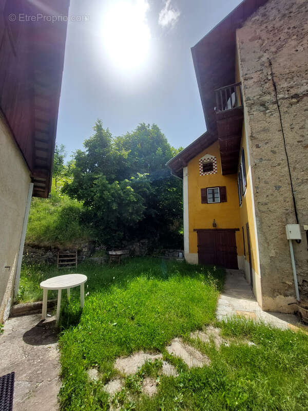 Maison à ENCHASTRAYES