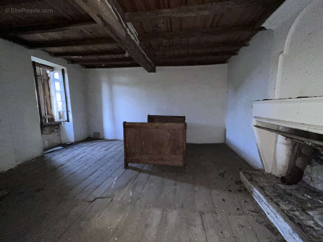 Maison à SAINT-SIGISMOND-DE-CLERMONT