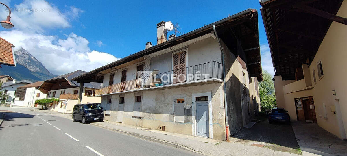 Appartement à GILLY-SUR-ISERE