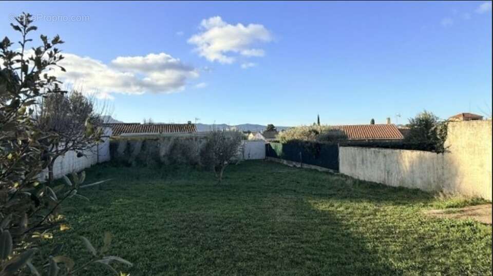 Terrain à POURRIERES