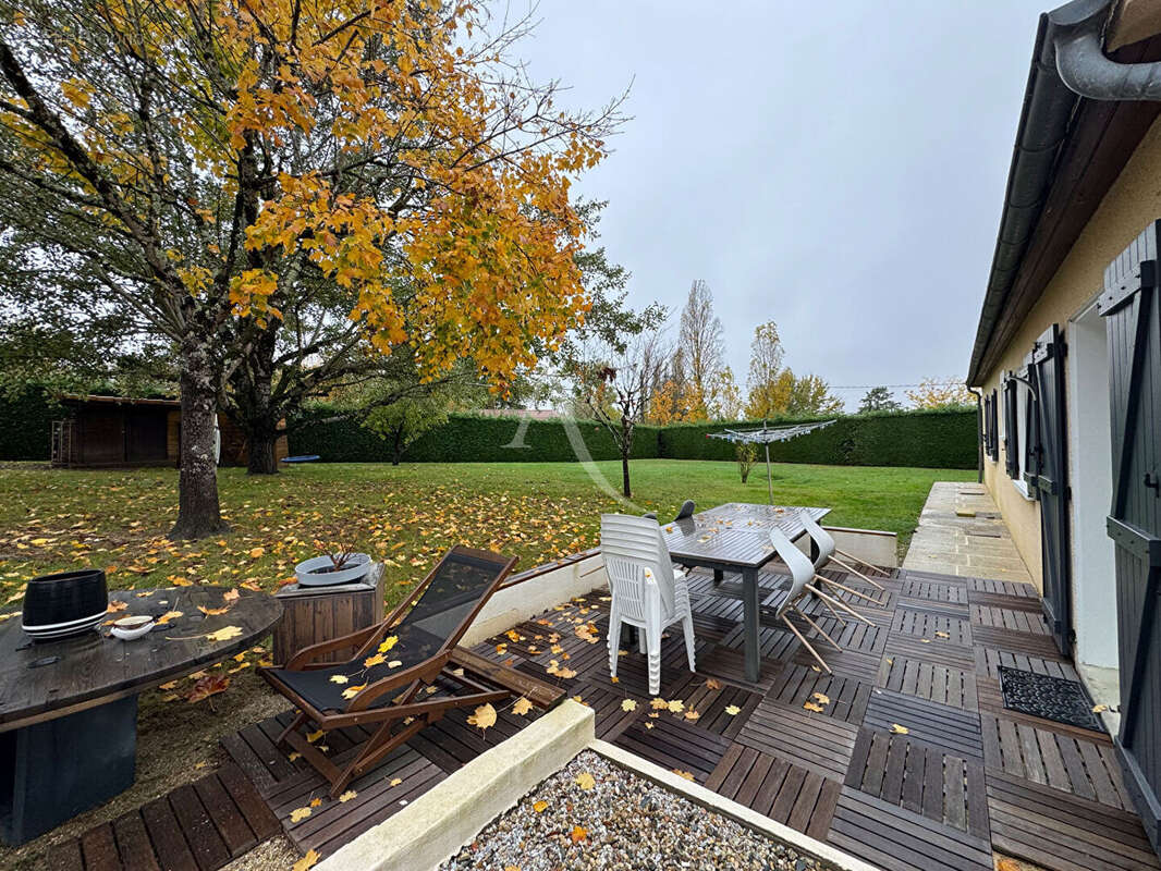 Maison à LABESSIERE-CANDEIL