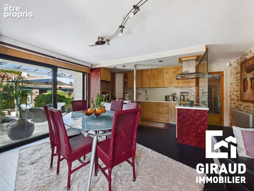 Maison 10 pièces 220 m² à vendre à Fontenay-Le-Comte (85200) - photo 6