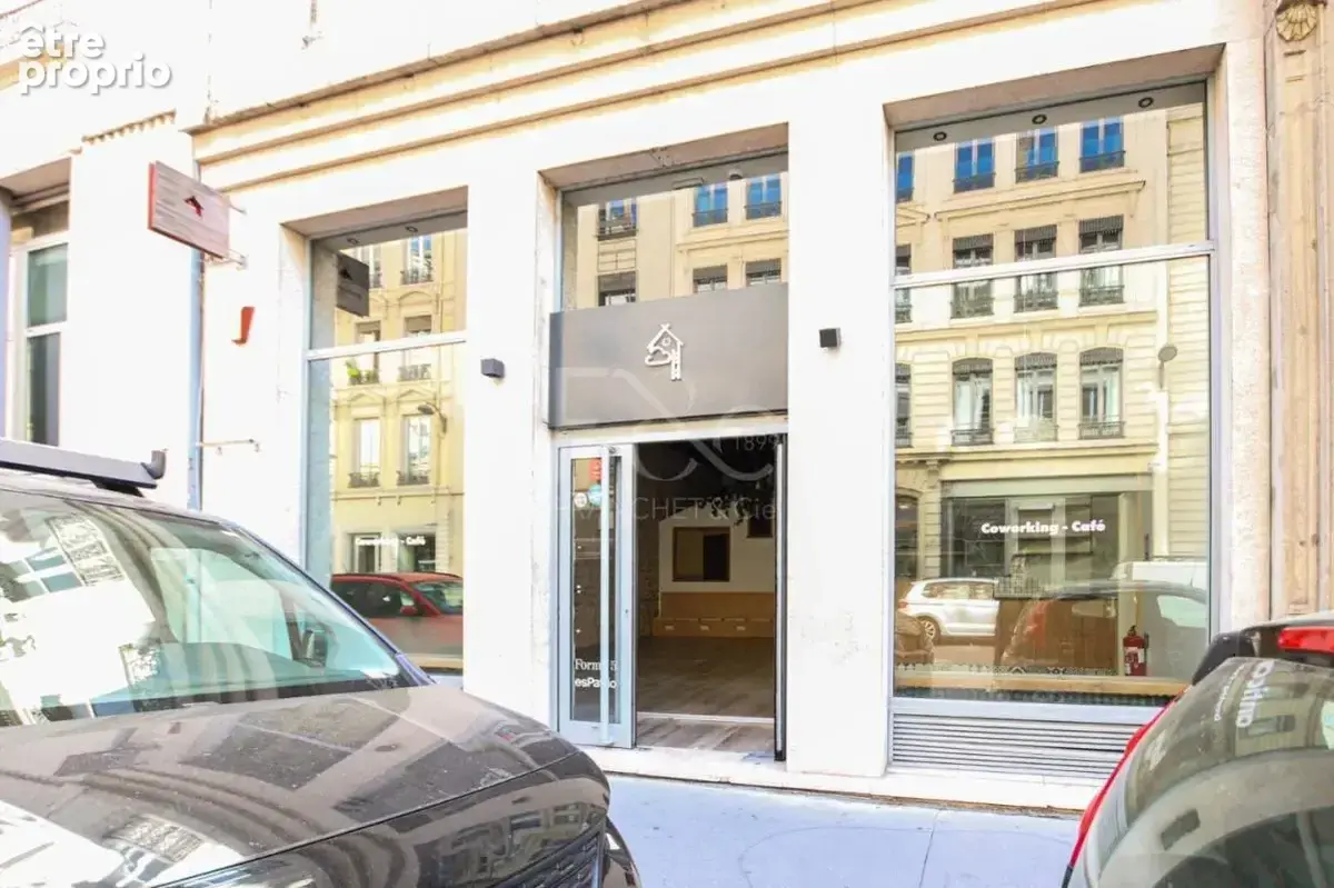 Local commercial de 156 m² - photo 6