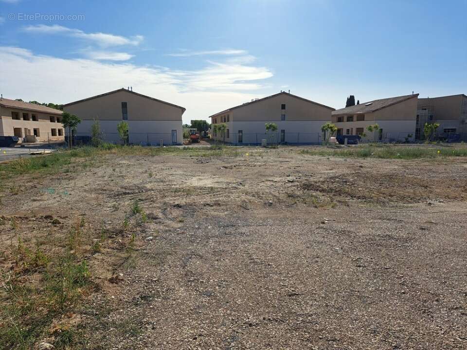 Terrain 360 m² à Peyrolles-En-Provence  - photo 2
