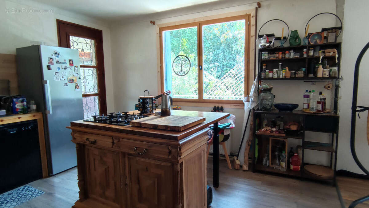 Maison individuelle avec garage et dépendances sur 8800m² de terrain - photo 4