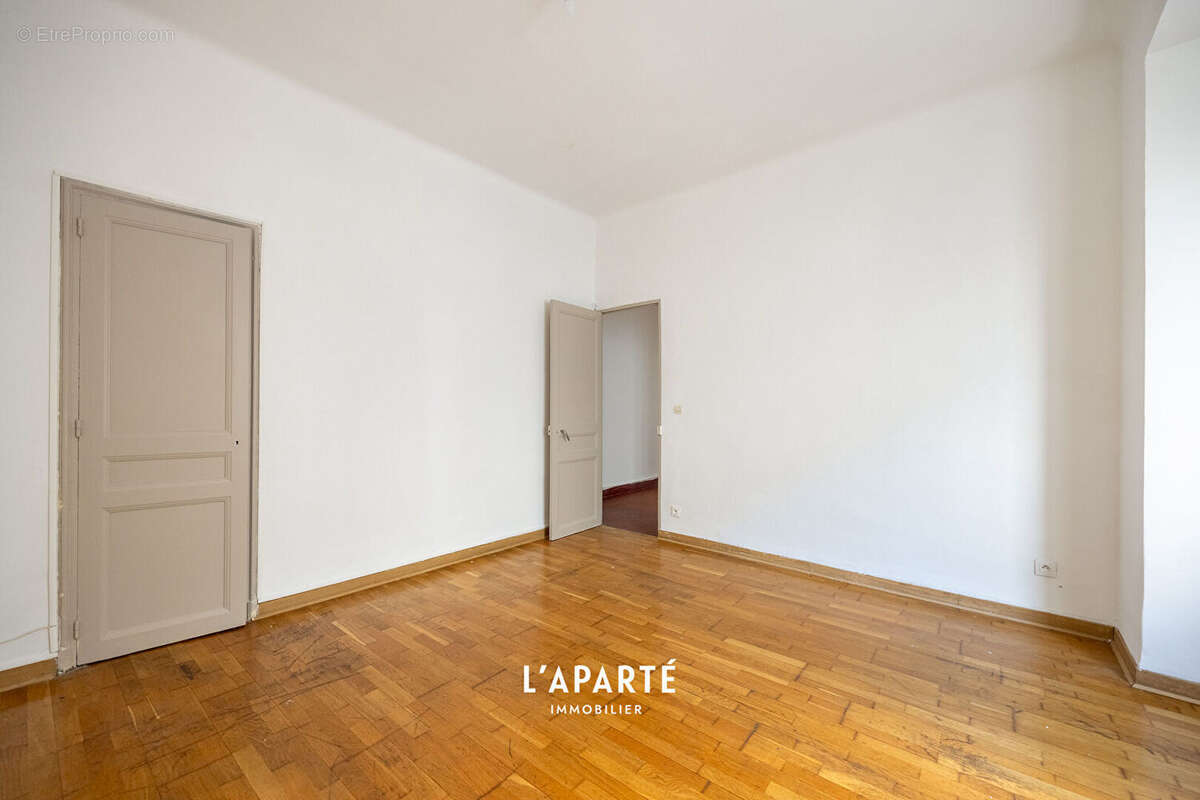 Appartement à MARSEILLE-1E