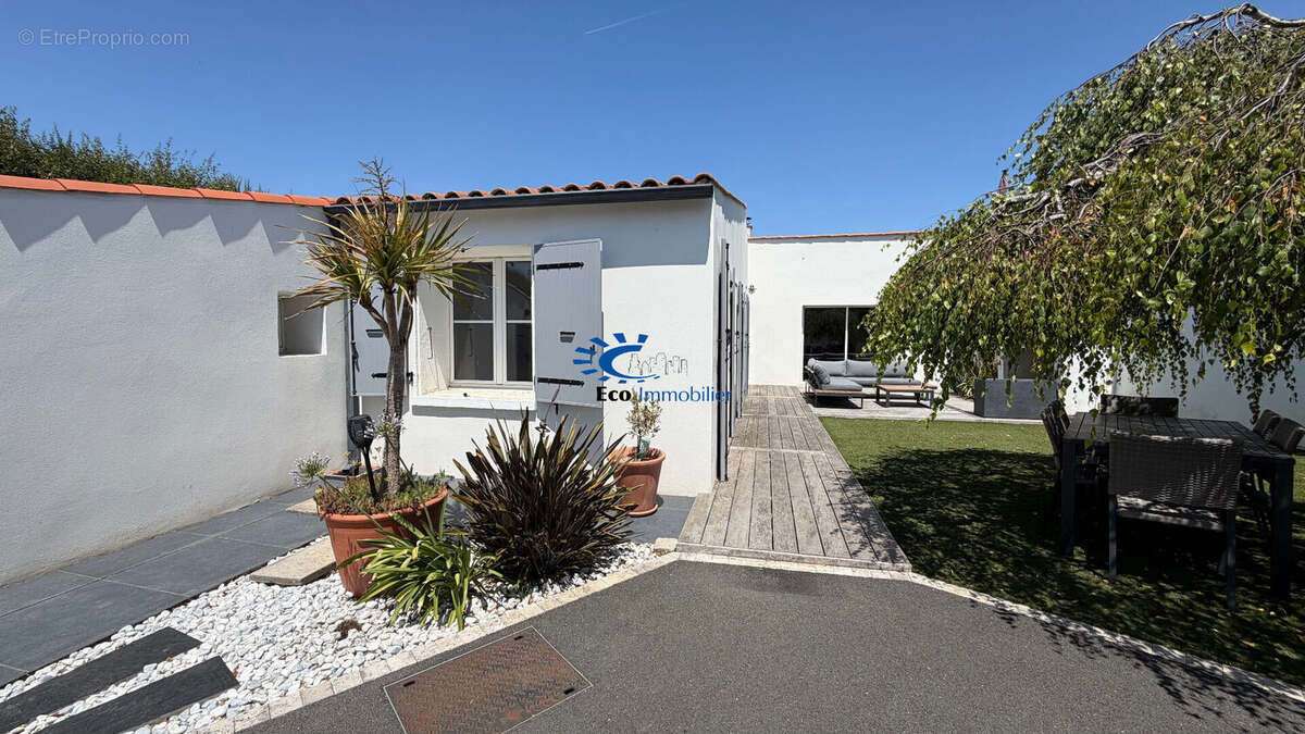 Exclusivite saint ouen d'aunis maison type longere 2 chambres + jardin - photo 7
