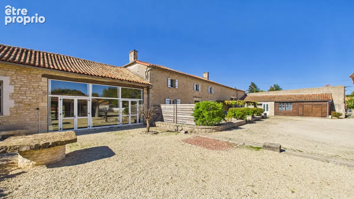 Exceptionnelle propriété de village avec gîte et piscine chauffée - Excellent potentiel de revenus - photo 30