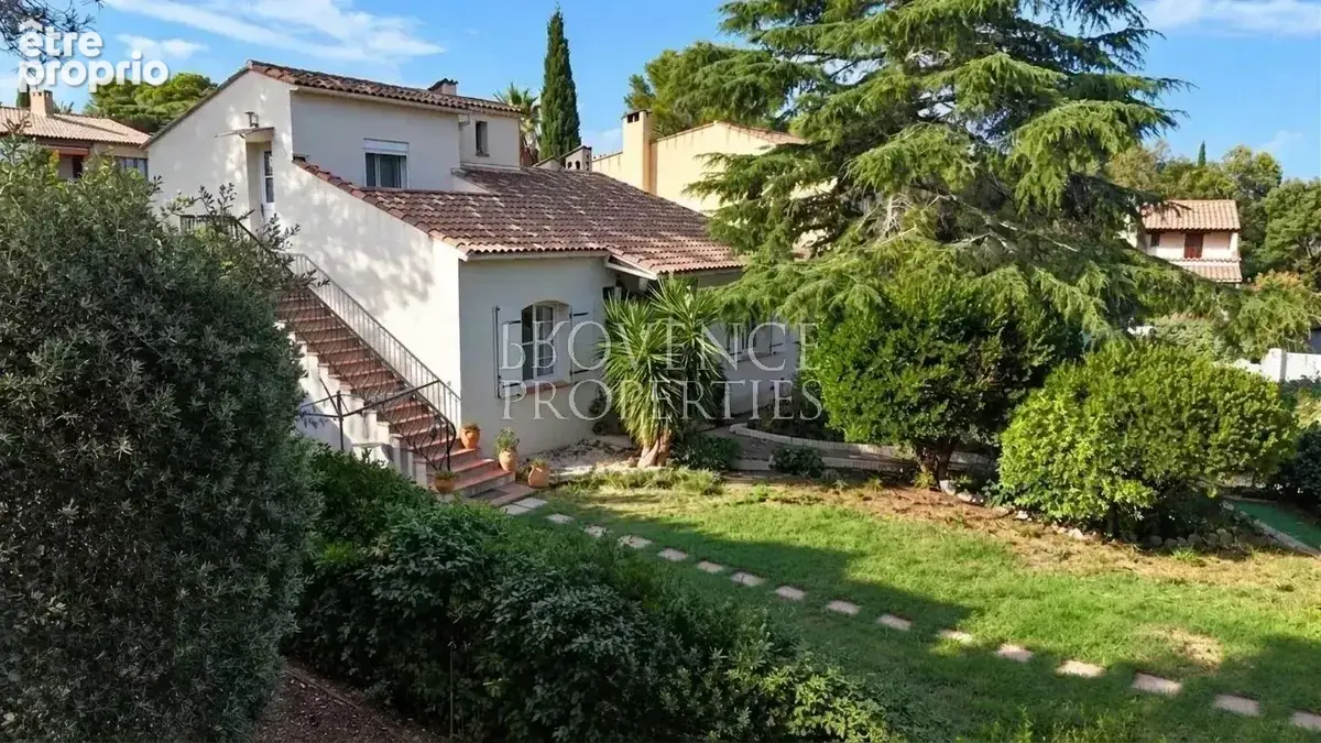 SAINT-AYGULF – Villa de 133 m² avec appartement indépendant à 300 m de la mer : Fort potentiel locatif & cadre idyllique au calm - photo 2