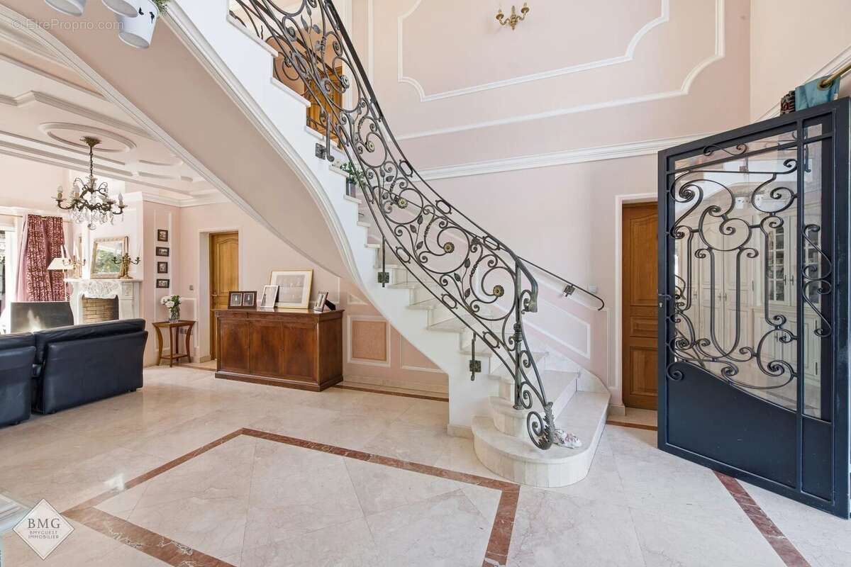 EXCLUSIVITÉ – LE PLESSIS-TRÉVISE (94420) Villa familiale de 290 m² en résidence recherchée - photo 14