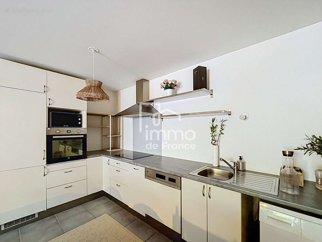Magnifique T2 de 51 m² en rez-de-jardin avec piscine, garage et place de parking - photo 5