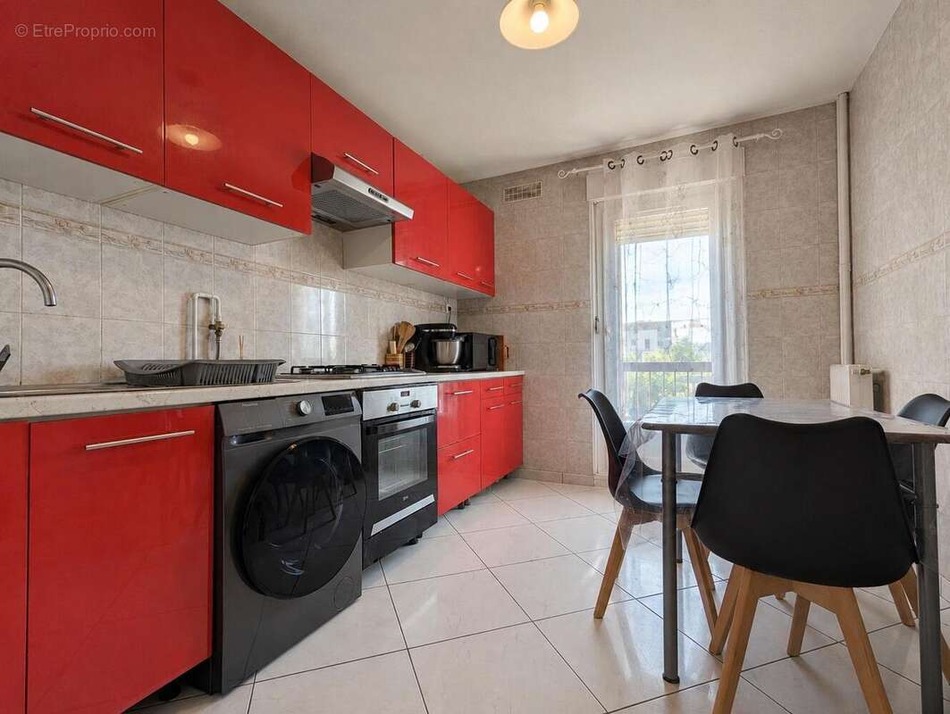 Appartement 82 m² à Bron  - photo 4