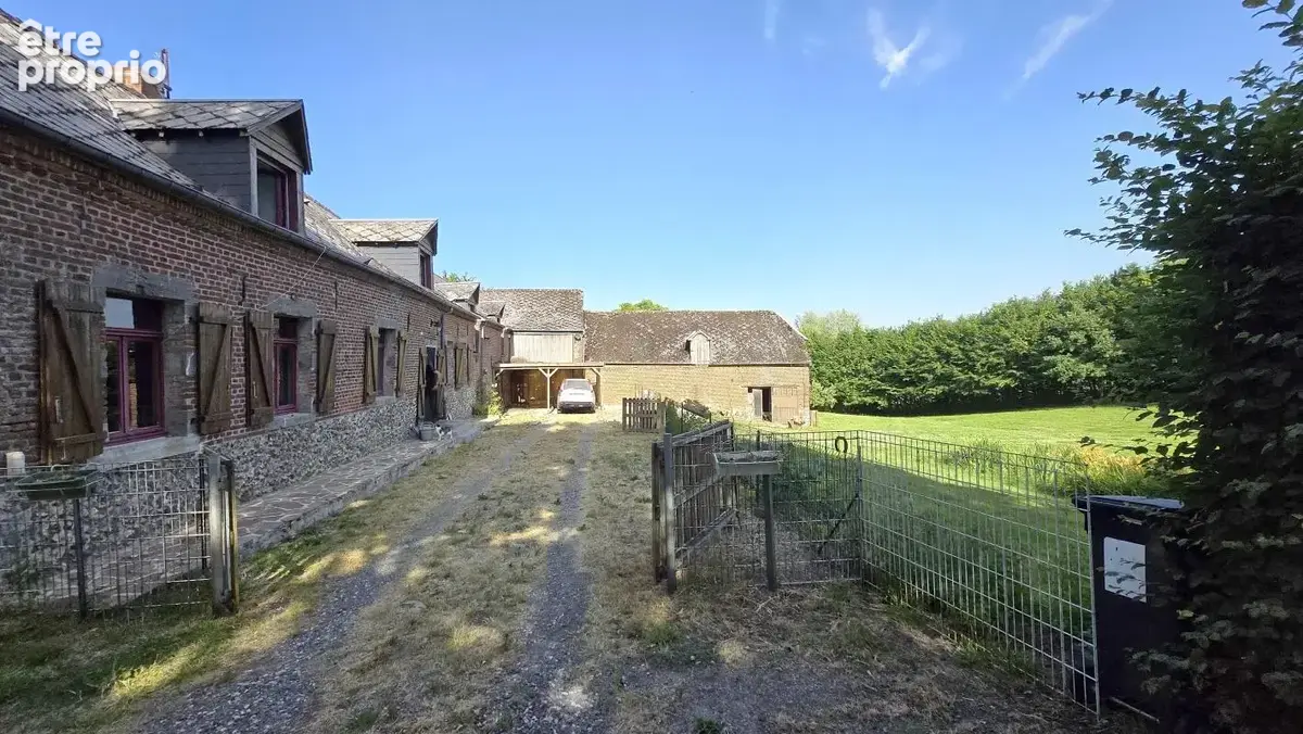 Propriété nichée dans la verdure avec 6000 m² de terrain située à Sommeron - photo 3