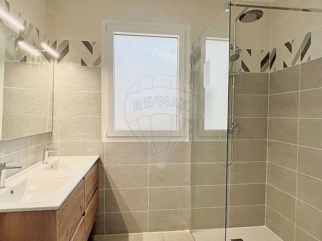 Maison à CHAILLEVETTE