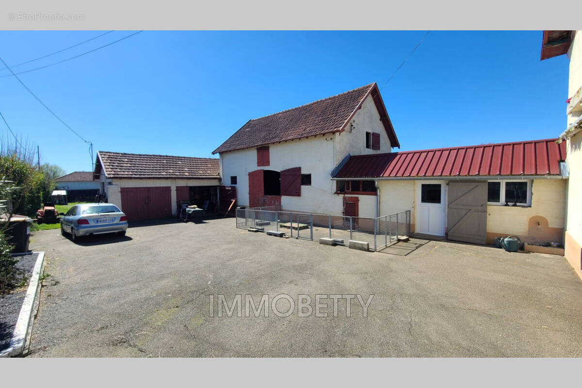 Maison à NAVAILLES-ANGOS