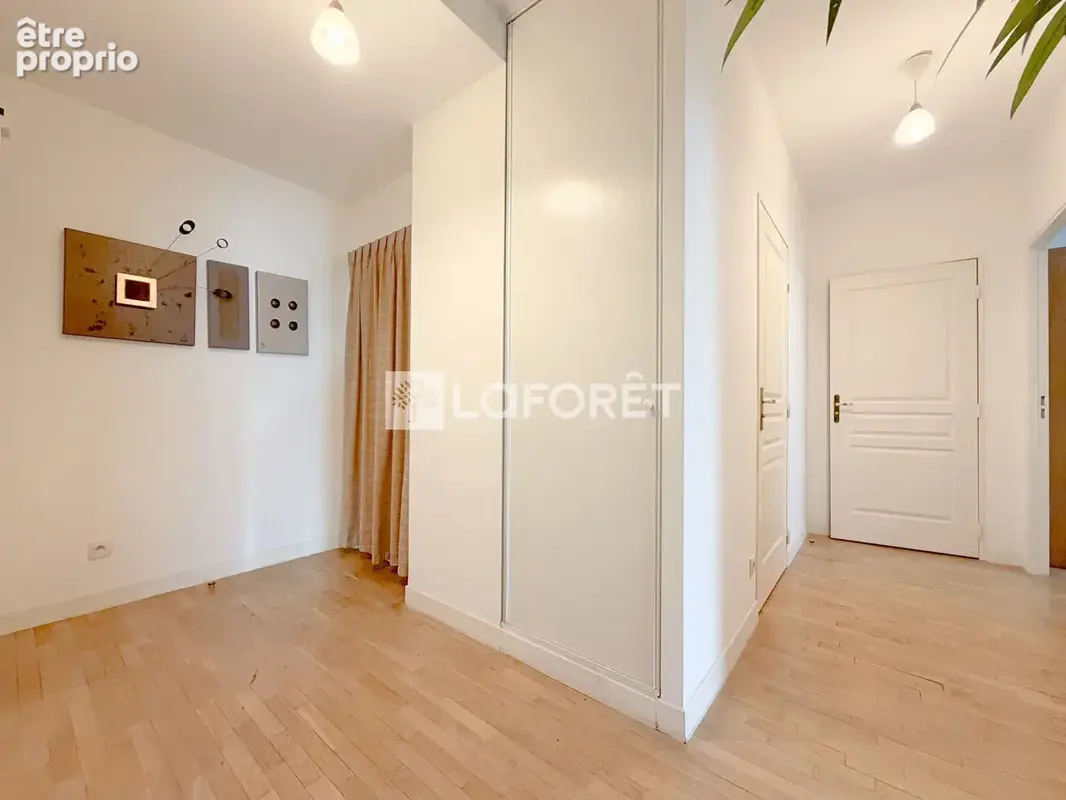 3 pièces de 67 m² avec balcon de 8 m² au calme - photo 8