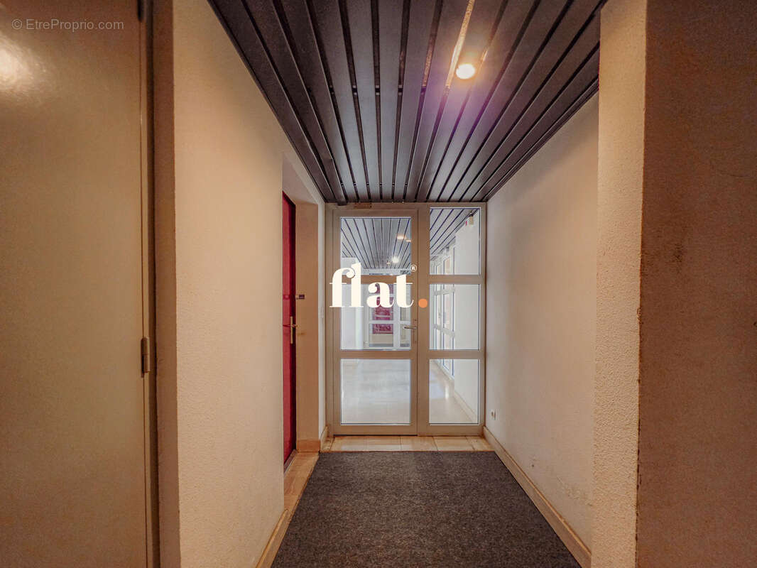 Appartement T3 rénové  50 m2 avec parking et balcon sur la Place de la Guiroué - photo 9
