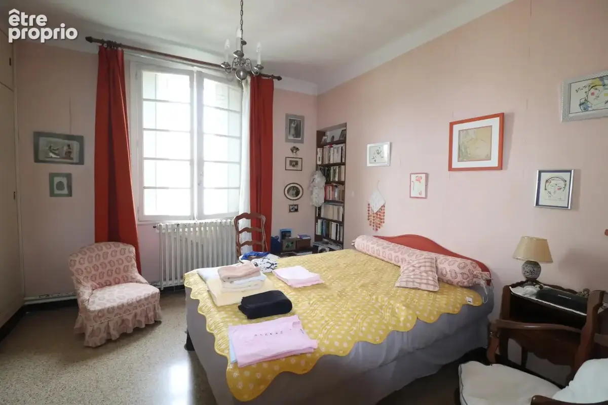 Grande maison 7P , Atelier , 2 Garages , Combles et Appartement  sur Terrain de 600 m2 - photo 3