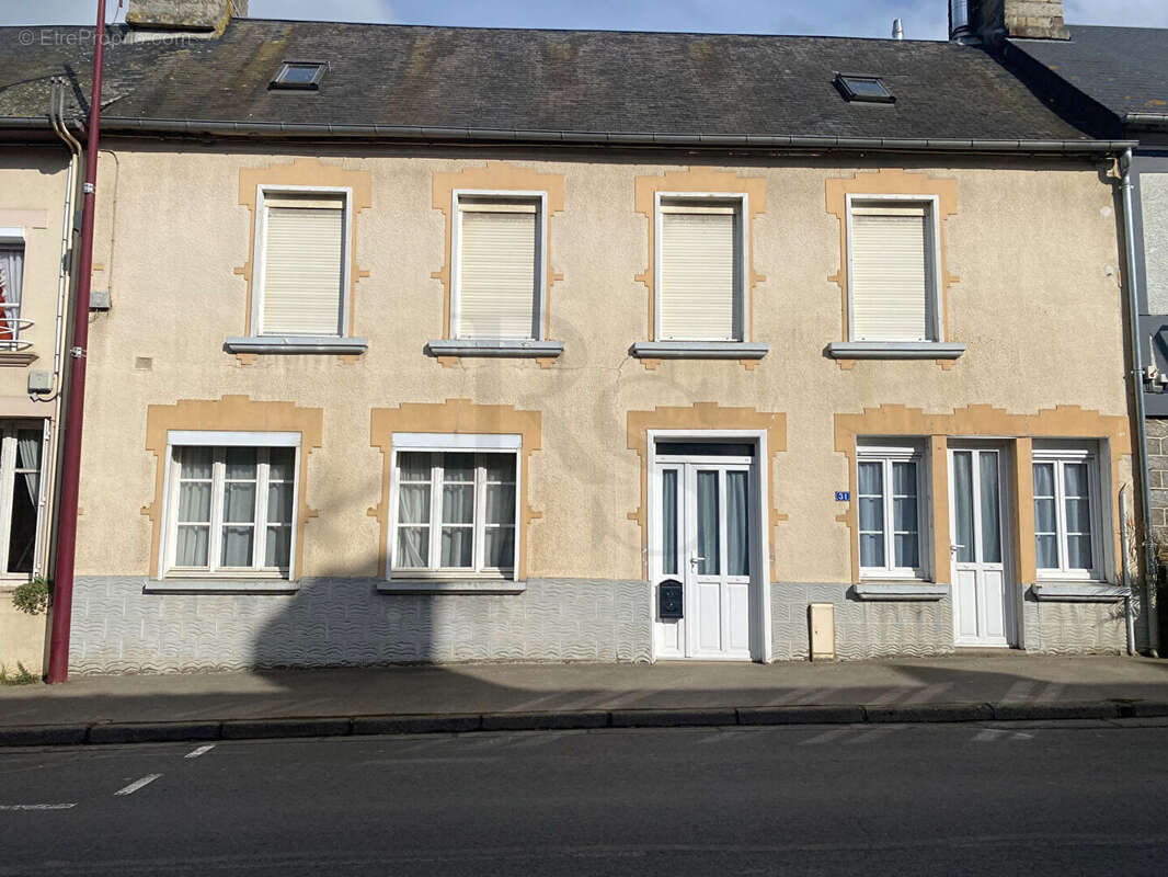 Maison à SAINT-GEORGES-DE-ROUELLEY