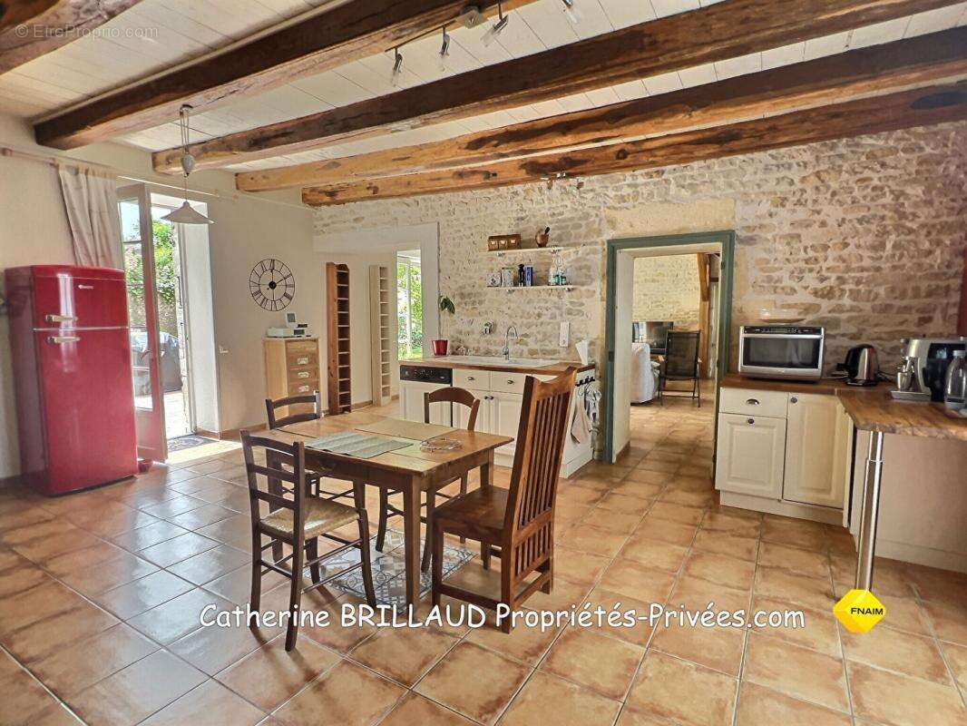 Maison à CHAMPAGNE-LES-MARAIS