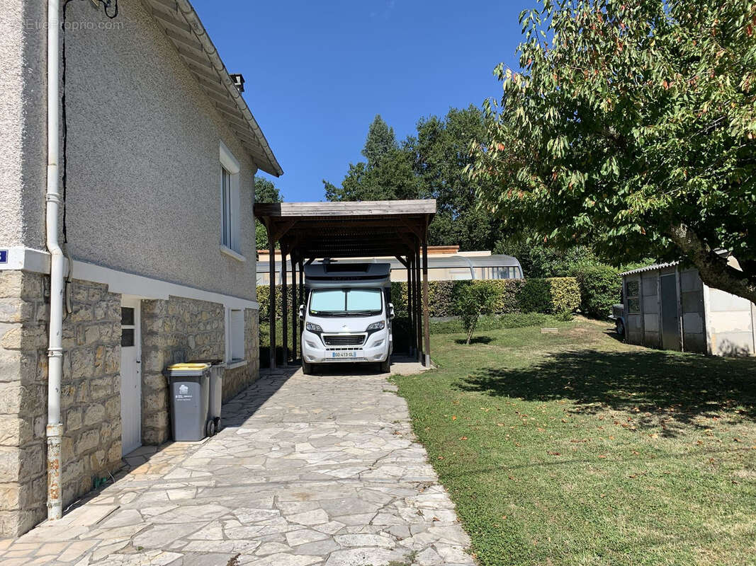 Maison à TERRASSON-LAVILLEDIEU