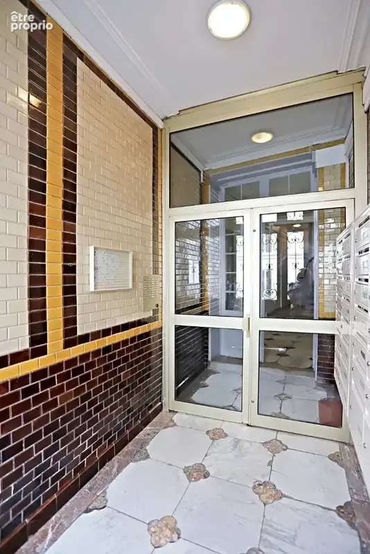 Montmartre -3 pièces de 55 m² avec double séjour et vue dégagée - photo 12