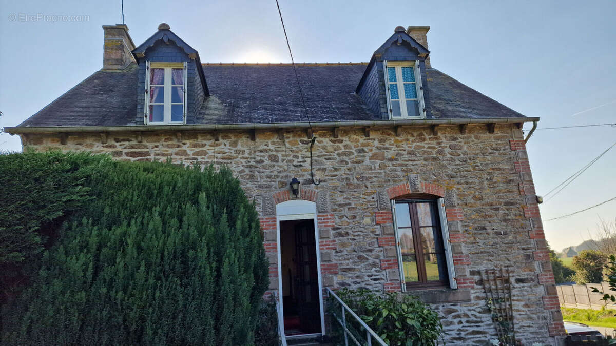 Maison à PLOUGUENAST
