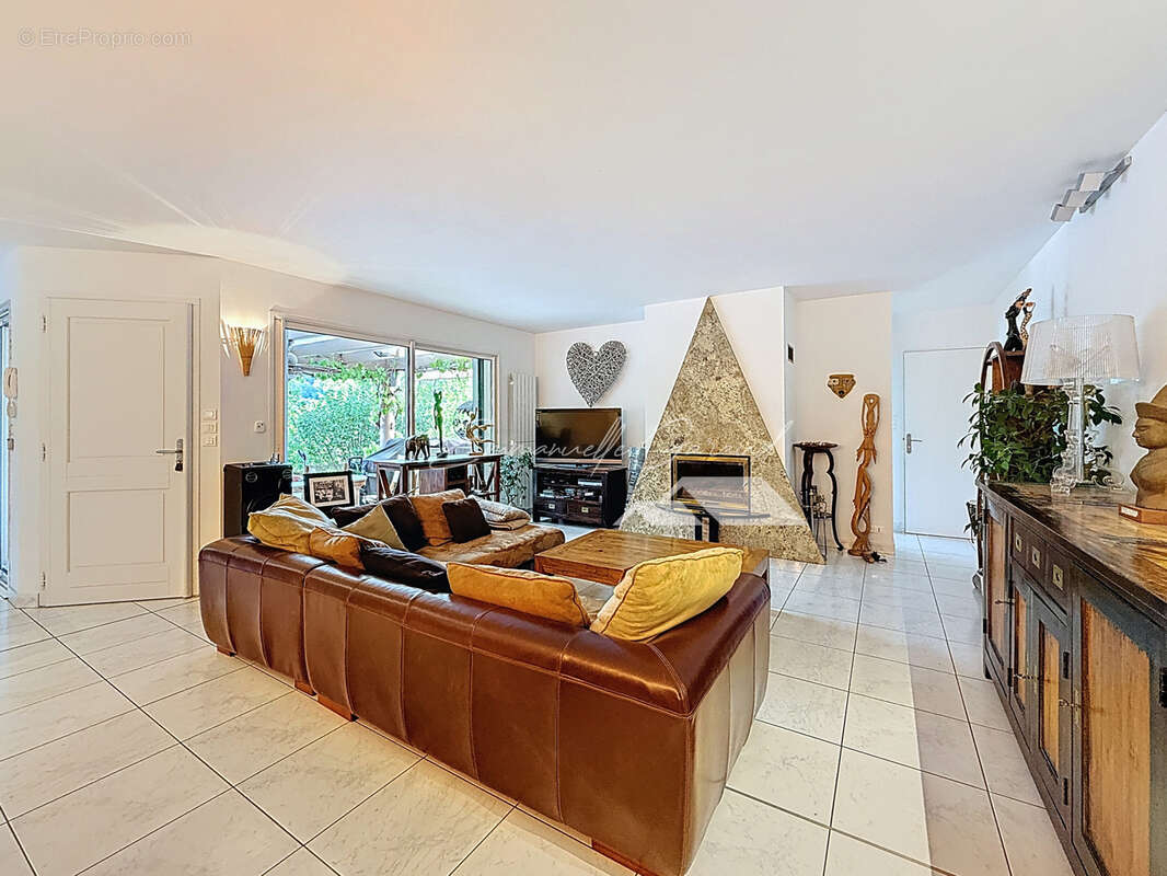 Maison à SAINT-BEAUZELY