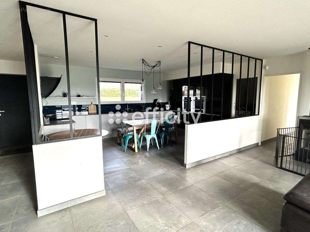 Maison 137 m² à Condac  - photo 5