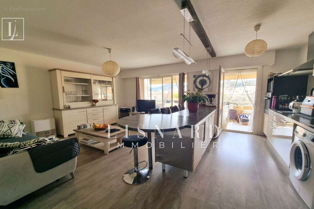 Appartement à VALLAURIS