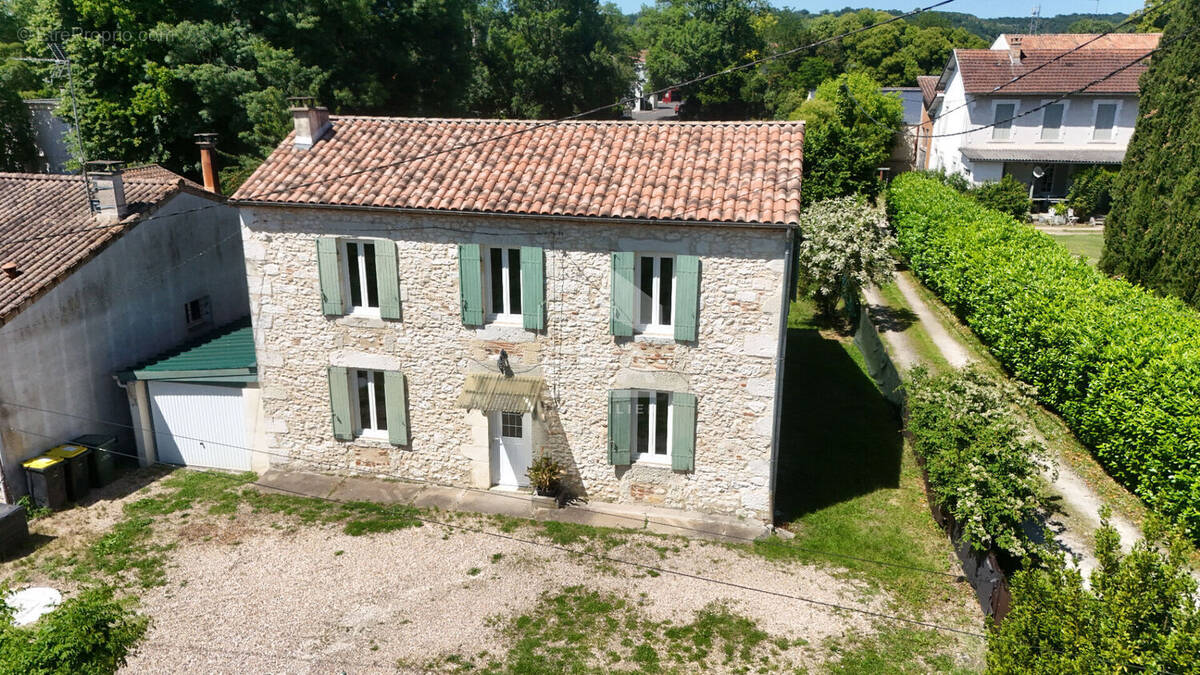Maison à PINEUILH