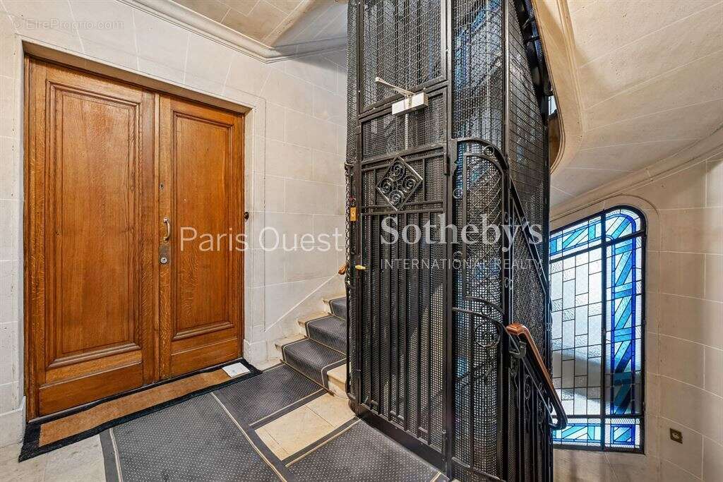 Appartement à NEUILLY-SUR-SEINE