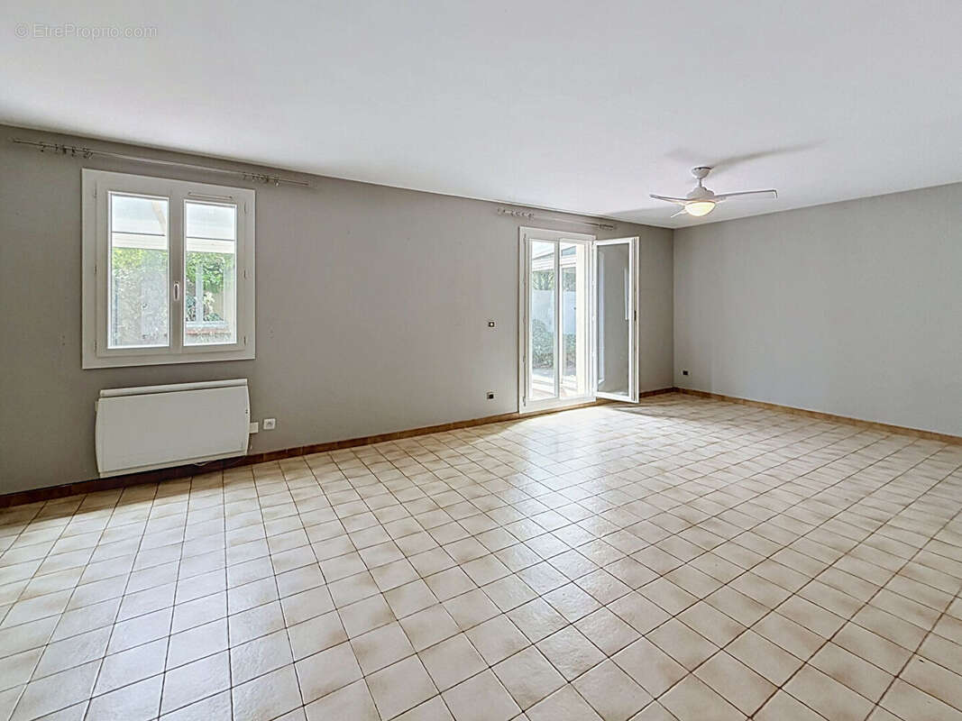 Maison Salon-de-Provence 4 pièces 111 m2 - photo 4
