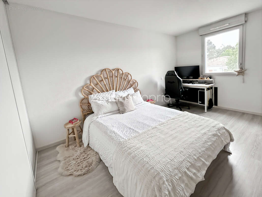 Appartement à PAREMPUYRE