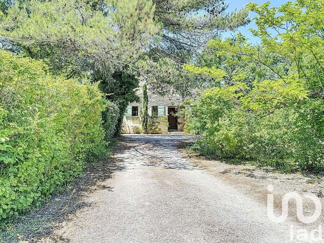 Maison 170 m² à Lacoste  - photo 2