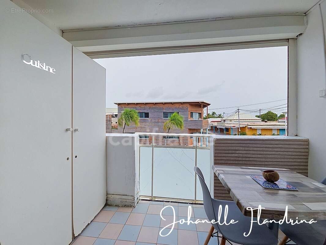 Saint-François - Studio avec terrasse à rénover, à deux pas de la Marina - photo 8