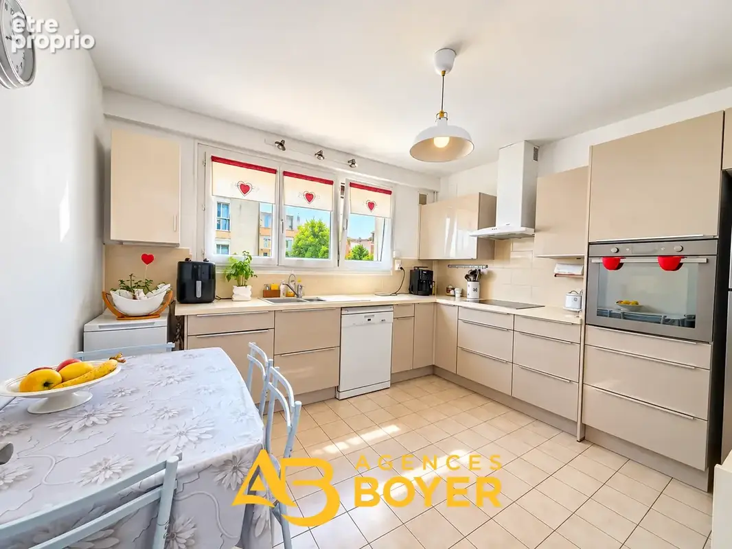 Toulon   Appartement T3 82 m2 avec ascenseur terrasse 16 m2, parking et cave - photo 5