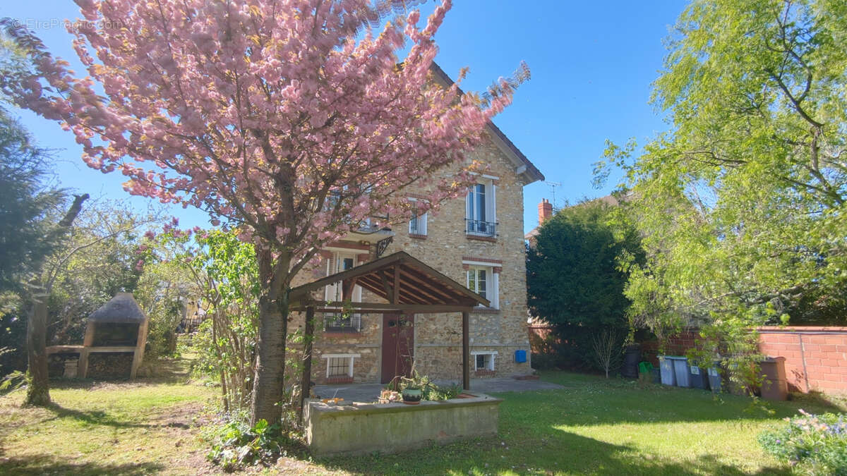 Maison à BEAUCHAMP