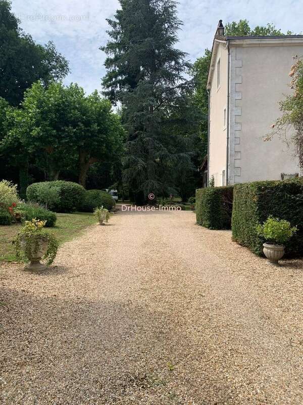 Maison à ANTONNE-ET-TRIGONANT