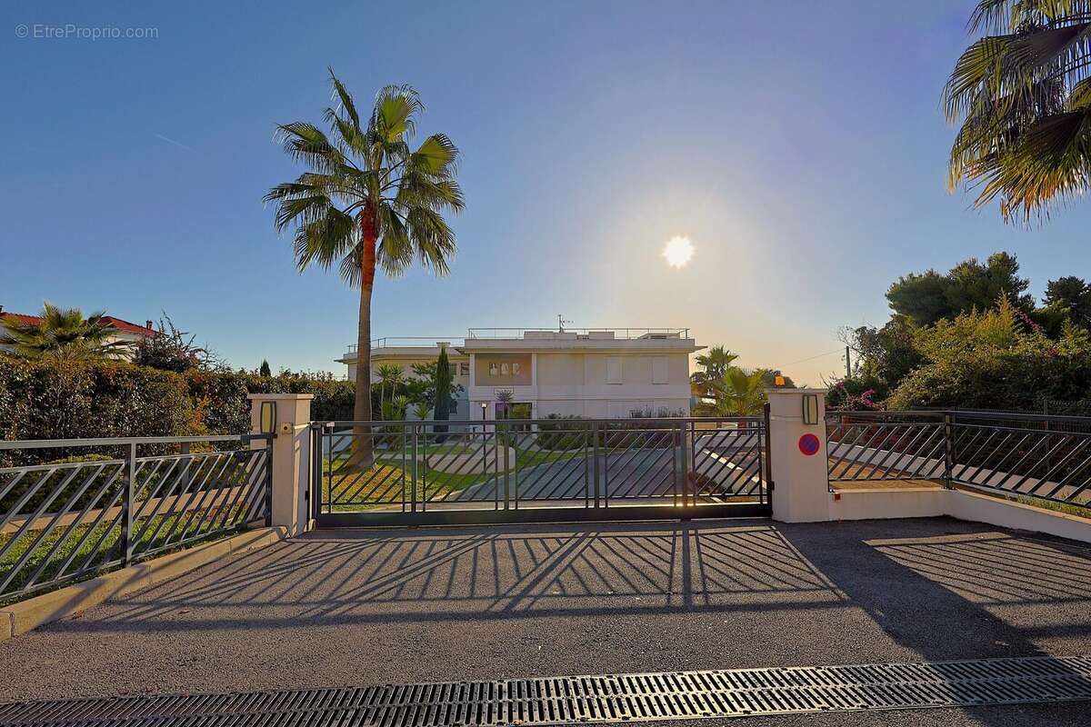 Appartement à VALLAURIS